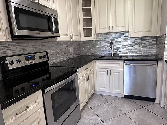 5th image of 5515 Courtyard Dr #5515