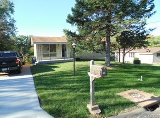 610 Cronin Dr, Saint Louis, MO 63129