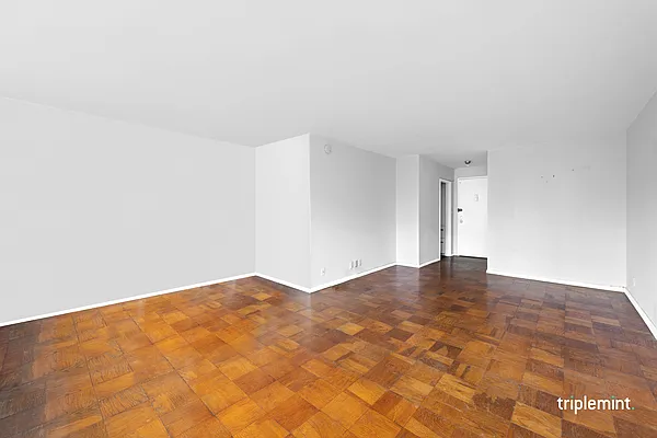 Sold by Triplemint | media 4