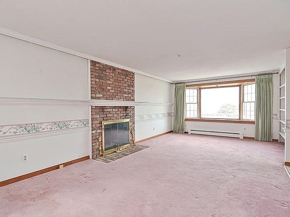 5th image of 91 Longfellow Dr