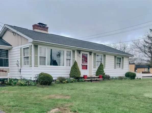 860 Cherry St, Waterford, PA 16441