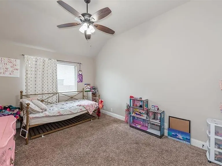 1044 Kingston Dr — Photo 13