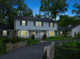 2 Kelwynne Rd, Scarsdale, NY 10583