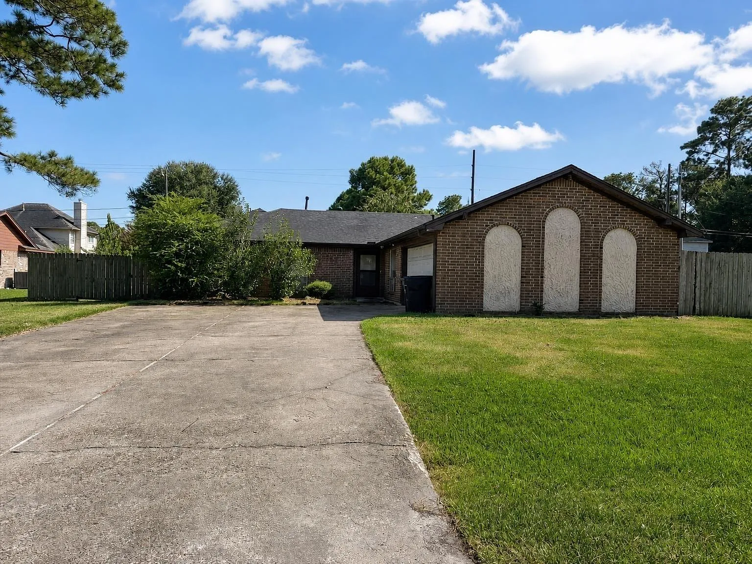 4 bed, 3.0 bath, 2007 sqft, $2,000 — Photo 2