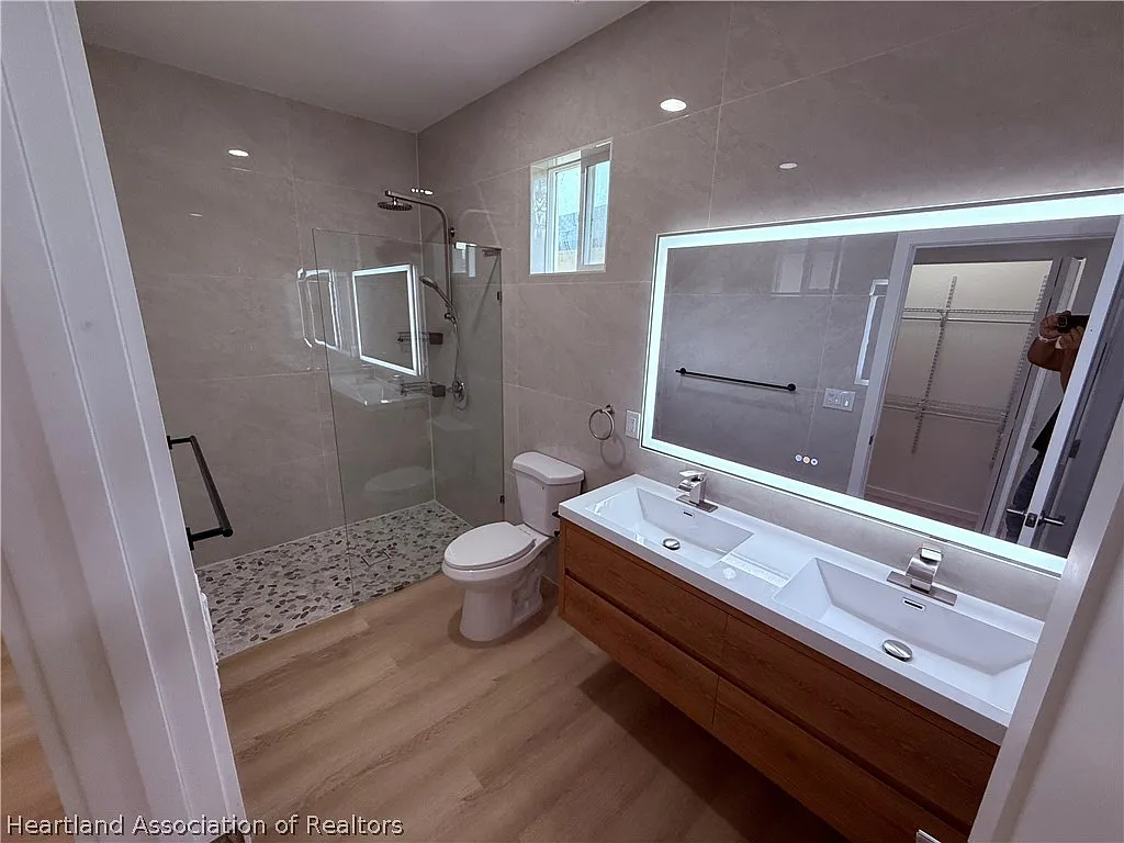 3 bed, 2.0 bath, 1770 sqft, $2,290 — Photo 3
