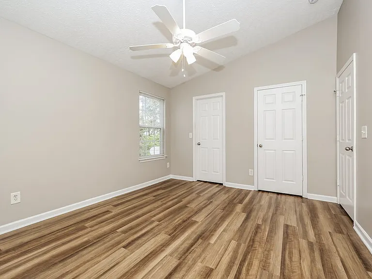 4060 George Buchanan Dr — Photo 10
