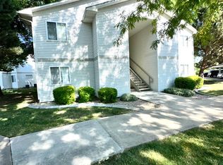 Bright and Beautiful upstairs apartment!, Boise, ID 83713