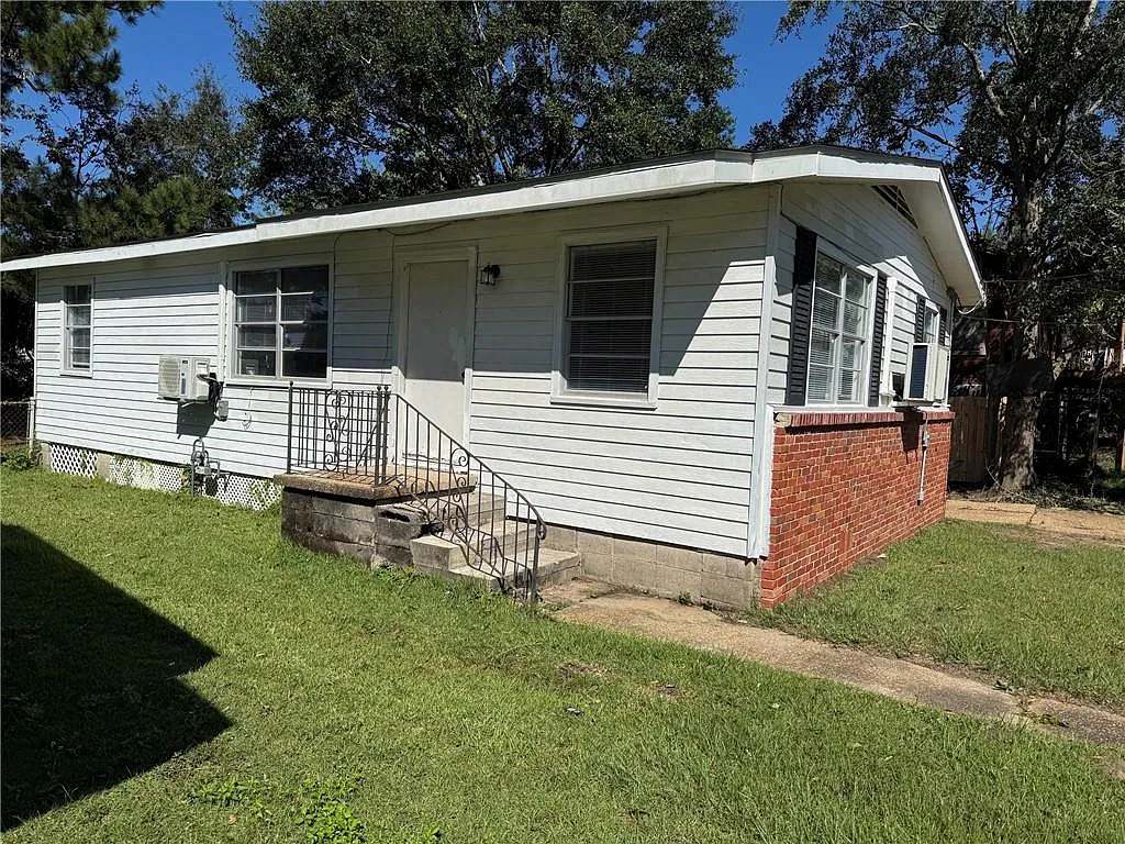 3 bed, 1.0 bath, 864 sqft, $1,250 — Photo 3