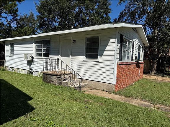 3rd image of 460 Pinehill Dr