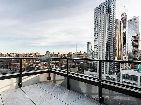 260 Gold Street image 9 of 32