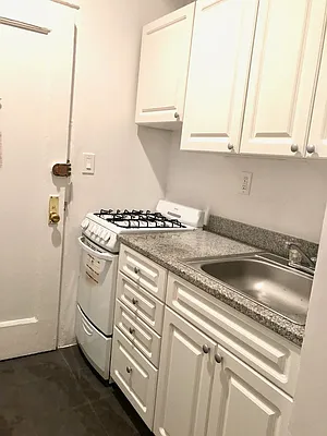 Rented by Urban Real Estate Inc | media 16