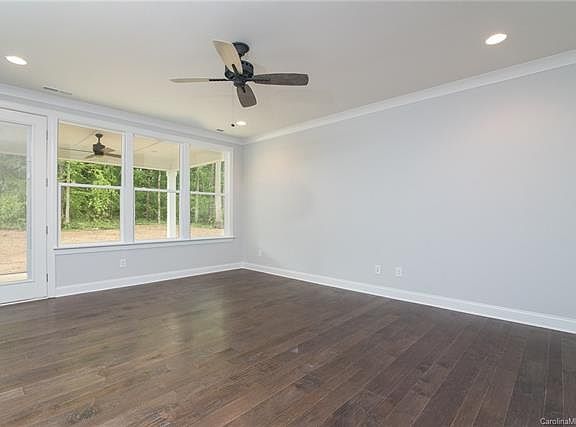 5th image of 7038 Reeves St