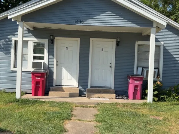 1010 W 5th St APT 1, Freeport, TX 77541
