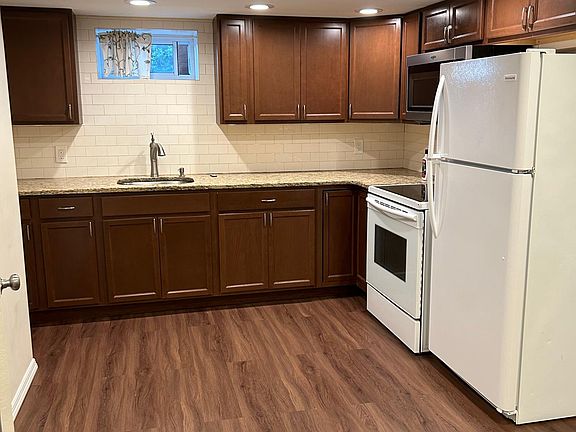3rd image of 810 Highview Ave