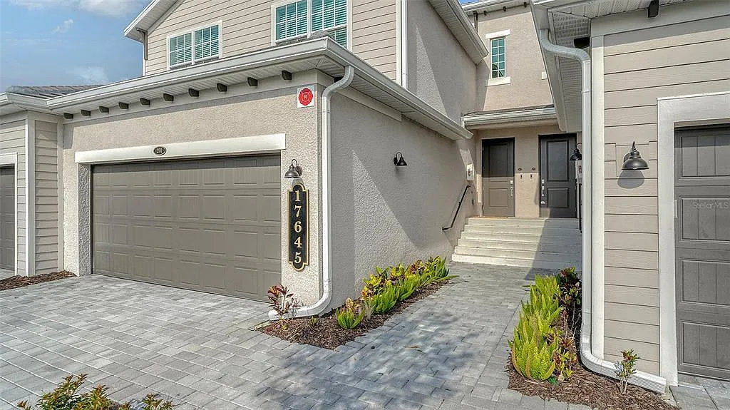 3 bed, 2.0 bath, 2110 sqft, $8,500 — Photo 4
