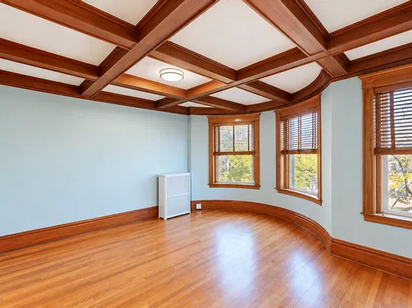 176 Naples Rd APT 10, Brookline, MA 02446