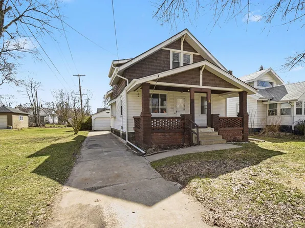 4 Elmwood St NW, Grand Rapids, MI 49505