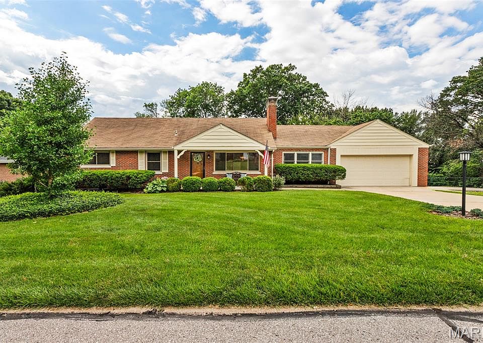 1st image of 12 Winslow Ln