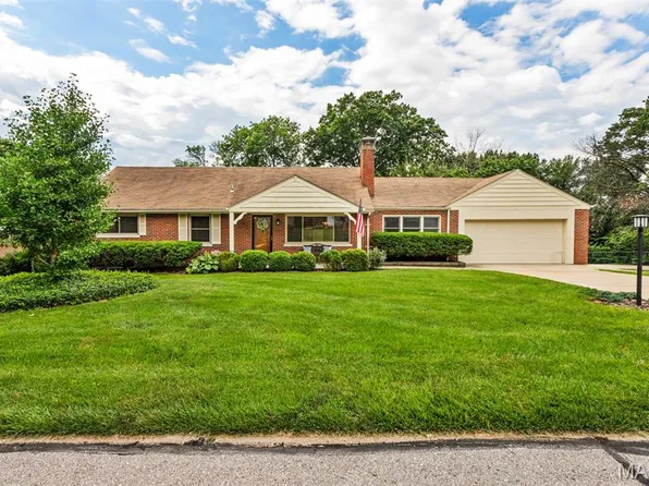 12 Winslow Ln, Saint Louis, MO 63131