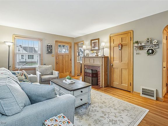 4th image of 5702 Luelda Ave