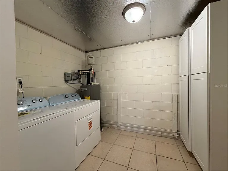1740 W Walnut St — Photo 11