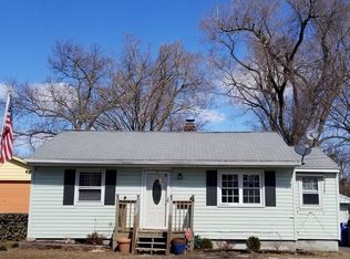 38 Tourigny St, Springfield, MA 01104