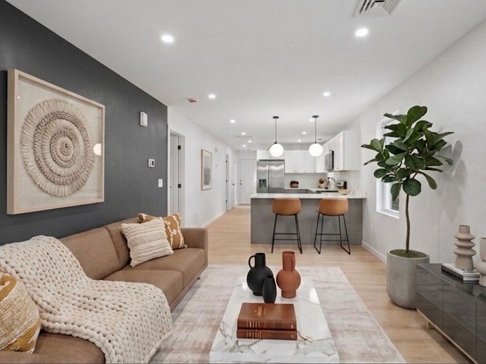 1st image of 19 Newbury St #2