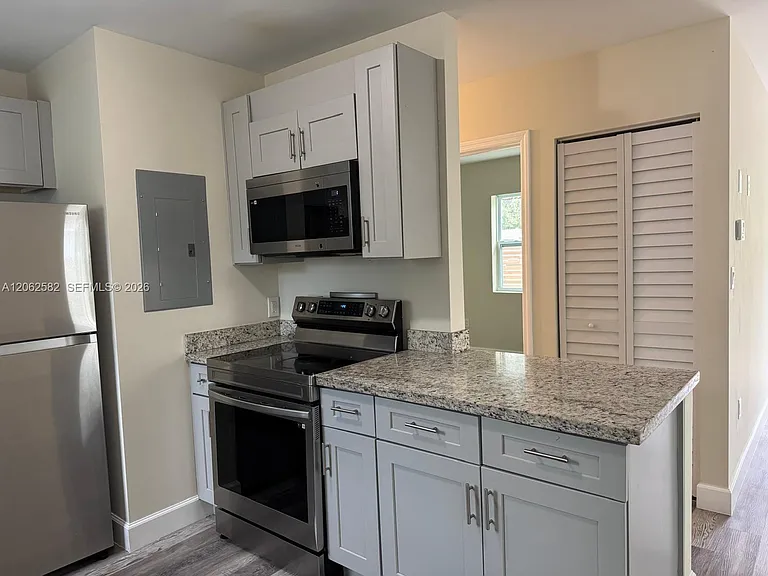 1701 NW 13th Ct — Photo 11