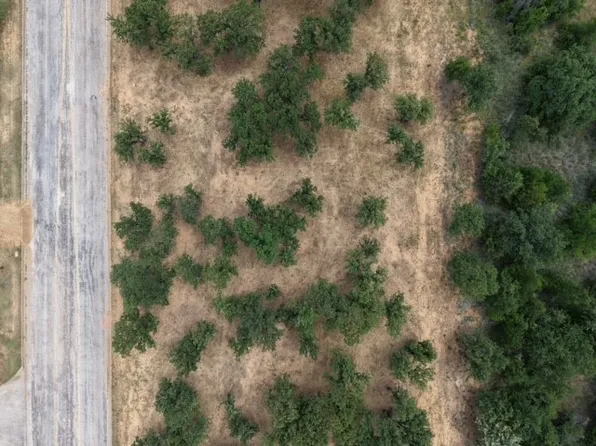 900 Cliff Dr, Graham, TX 76450