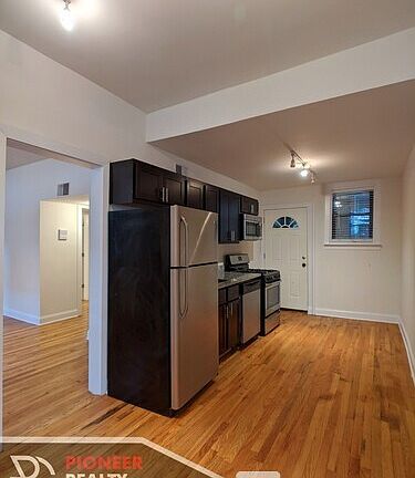 5th image of 4040 N Ashland Blvd