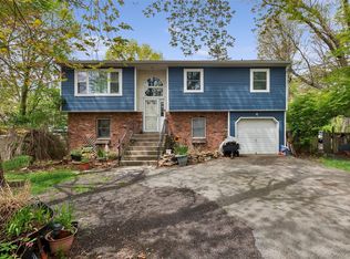 64 Giant Oak Rd, Ridge, NY 11961