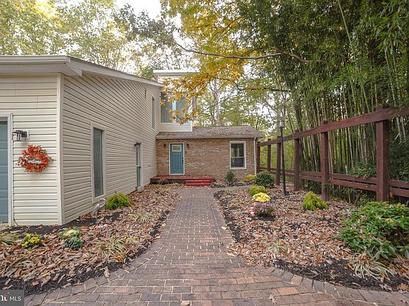 2nd image of 22520 Armstrong Dr