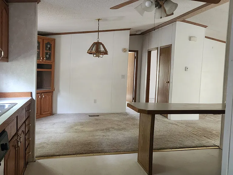 124 Phillips St — Photo 7