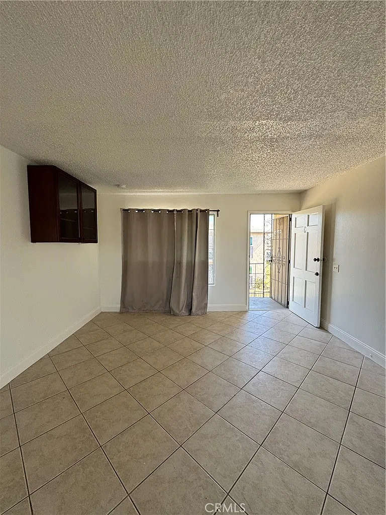 2 bed, 900 sqft, $2,800 — Photo 4