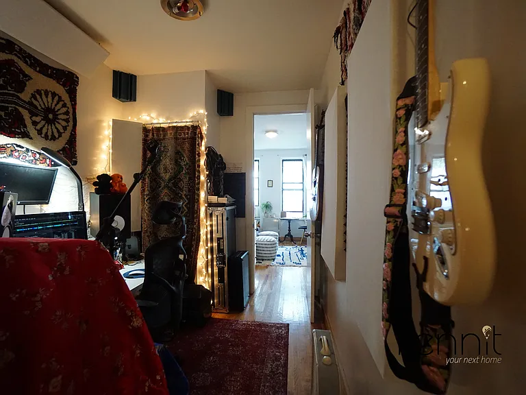 420 Melrose St #1R — Photo 11