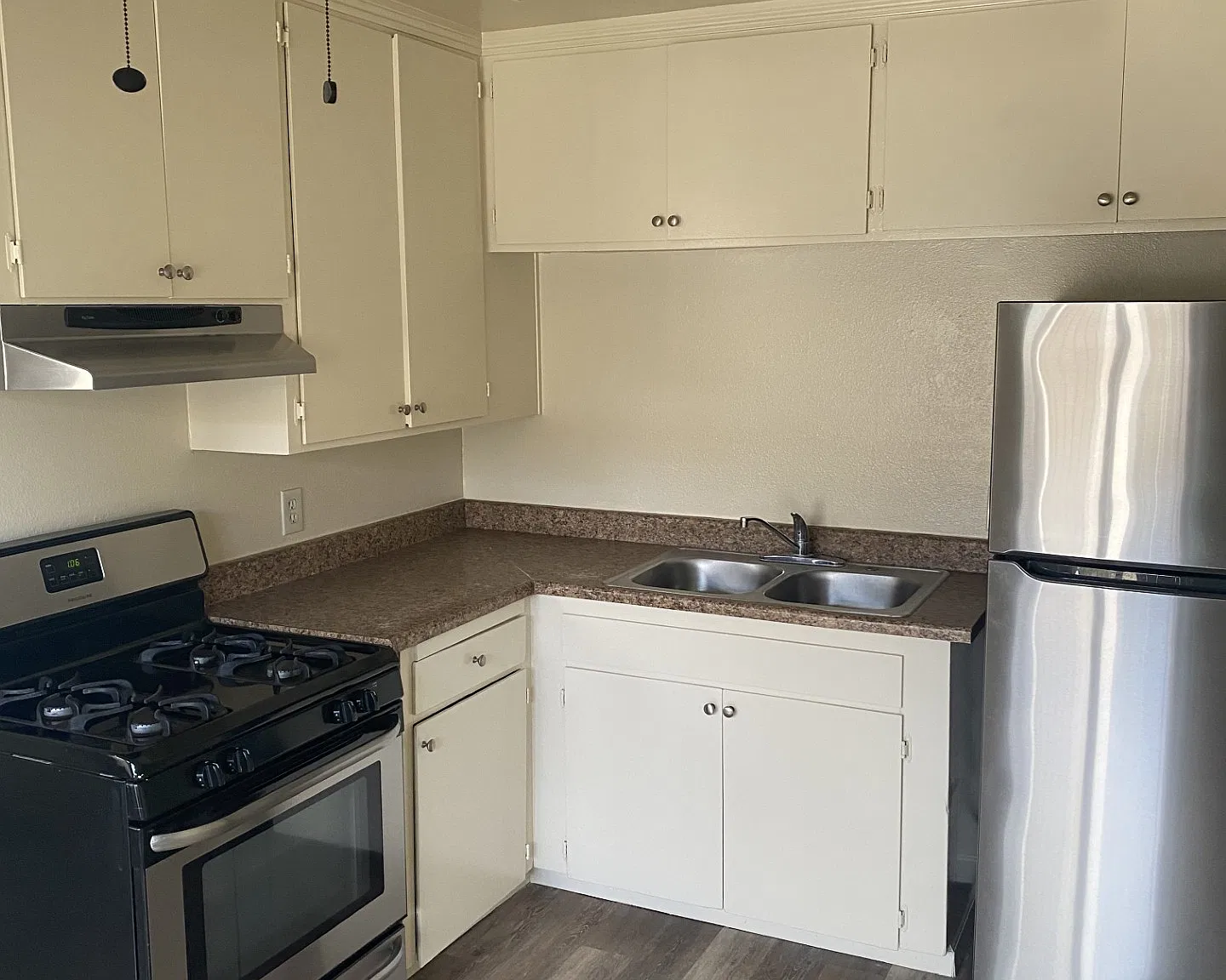 2 bed, 1.5 bath, 950 sqft, $2,190 — Photo 1