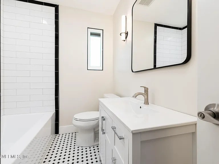 2247 Riverside Ave #6 — Photo 9