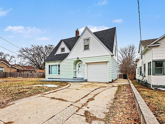3rd image of 996 W Forest Ave