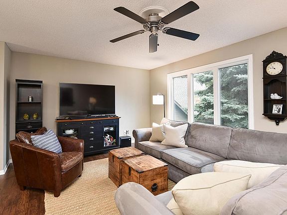 2nd image of 535 Glacier Ln N