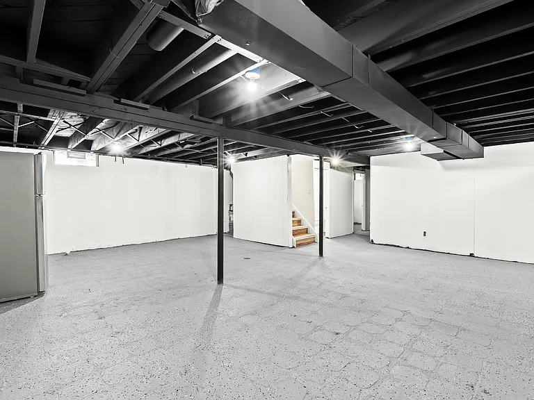 18405 Gillman St — Photo 4