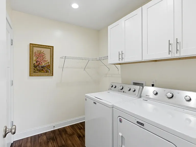 318 Cottage Ct — Photo 10