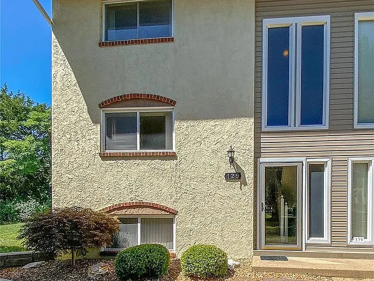 129 Carmel Woods Dr — Photo 2