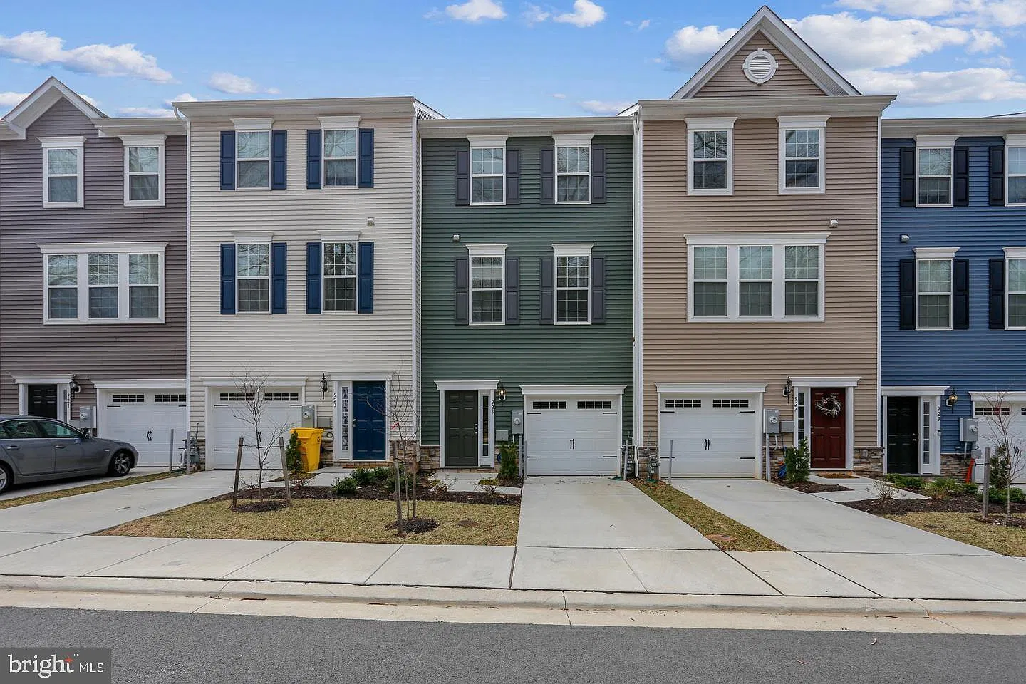 3 bed, 4.0 bath, 2284 sqft, $3,000 — Photo 1