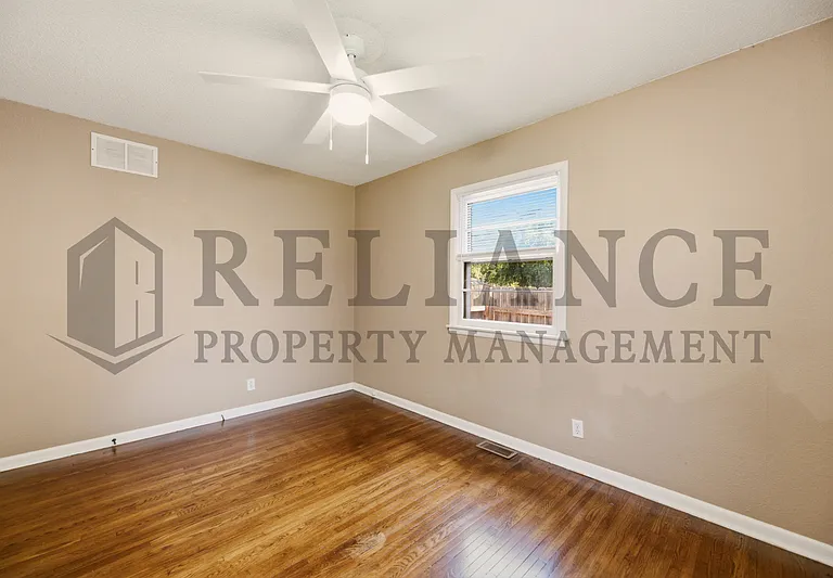 2103 W Columbine Ln — Photo 31