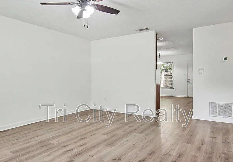 150 Chase Ct — Photo 7