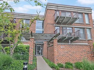 412 Kelburn Rd APT 112, Deerfield, IL 60015
