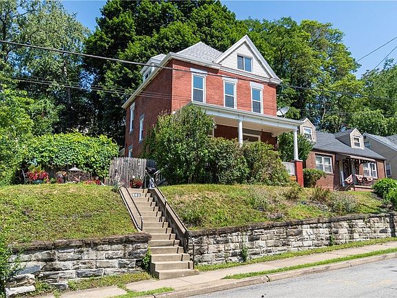 3rd image of 663 Forest Ave