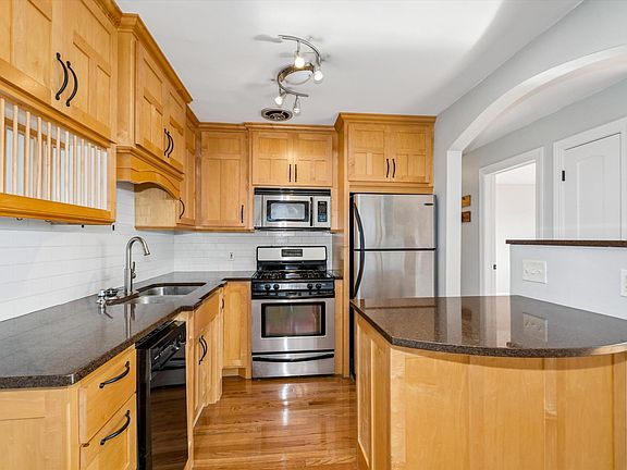 5th image of 2507 Bryant Ave S APT 204