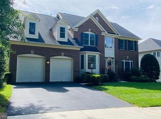 5315 Danas Crossing Dr, Fairfax, VA 22032