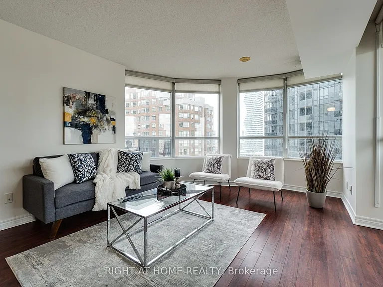 310 Burnhamthorpe Rd W #1713 — Photo 10